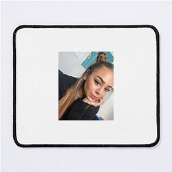 Red Carpet Queen Danna Paola Mouse Pads