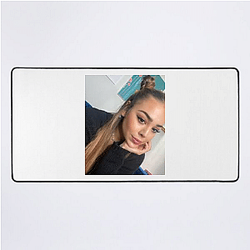 Red Carpet Queen Danna Paola Mouse Pads