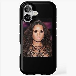 Demi Lovato paired a beige iPhone case.