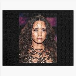 Demi Lovato paired a beige lip classic jigsaw puzzle