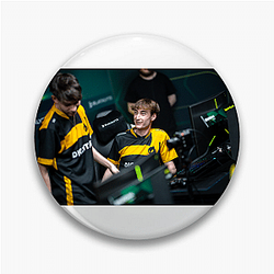 Dignitas is known for its alien logo Dignitas Pins