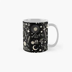 DND RPG pattern: dungeons dragons, medieval sword, axe, loot for d&d adventurers Classic Mug