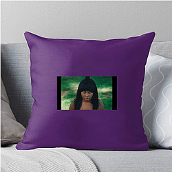 Red Carpet Queen Dominique Fishback Pillows Cover