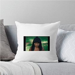 Red Carpet Queen Dominique Fishback Pillows Cover