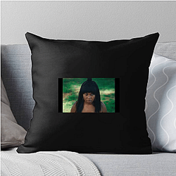 Red Carpet Queen Dominique Fishback Pillows Cover