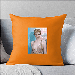 Red Carpet Queen Elizabeth Debicki Pillows Cover