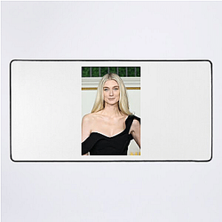 Hollywood Starlet Elizabeth Debicki Mouse Pads