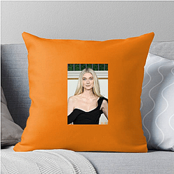 Hollywood Starlet Elizabeth Debicki Pillows Cover