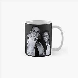 Elliot Stabler And Olivia Benson Actors Giving The Middle Finger Meme Classic Mug