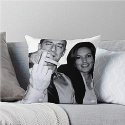 Elliot Stabler and Olivia Benson Actors Giving the Middle Finger Meme Throw Pillow