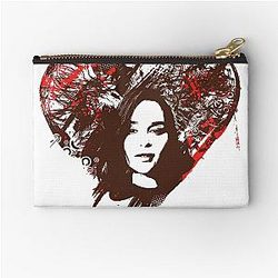Emilia Clarke is Zipper Pouch