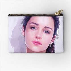 Emilia Clarke 2015 Pouch