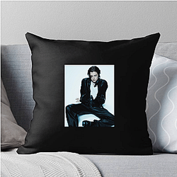 Hollywood Starlet Emma D'arcy Pillows Cover