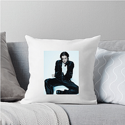 Hollywood Starlet Emma D'arcy Pillows Cover