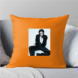 Hollywood Starlet Emma D'arcy Pillows Cover