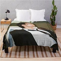 Lee Heeseung, Enhypen throw blanket.
