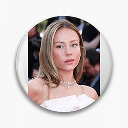 Style Icon Ester Exposito Pins