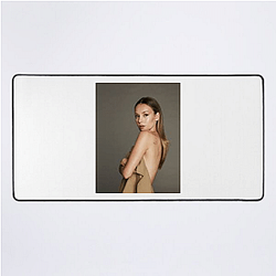 Screen Siren Ester Exposito Mouse Pads
