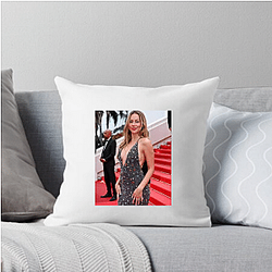 Breakout Actress Ester Exposito Pillows Cover