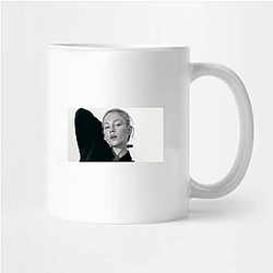 Red Carpet Queen Ester Exposito Mugs