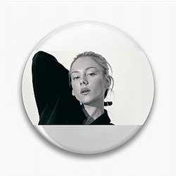 Red Carpet Queen Ester Exposito Pins
