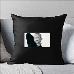 Red Carpet Queen Ester Exposito Pillows Cover