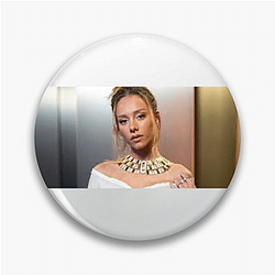Glamorous Diva Ester Exposito Pins