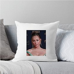 Leading Lady Ester Exposito Pillows Cover