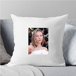 Style Icon Ester Exposito Pillows Cover