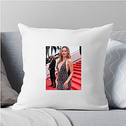Breakout Actress Ester Exposito Pillows Cover