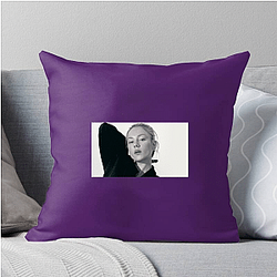 Red Carpet Queen Ester Exposito Pillows Cover