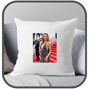 Ester Exposito Pillows Cover
