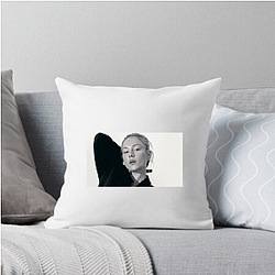 Red Carpet Queen Ester Exposito Pillows Cover