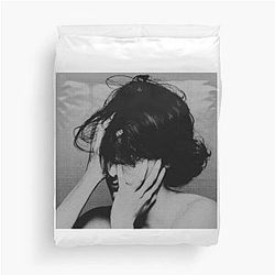 Fleabag Minimalist Portrait Art Print for TV Series Fans Duvet Cover