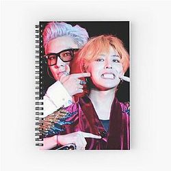 G Dragon Top poke Viral moment Übermensch World Tour comeback Big Bang K pop group Spiral Notebook