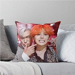 GTOP G-Dragon Top Viral Moment Übermensch World Tour Comeback Big Bang K-Pop Group Throw Pillow