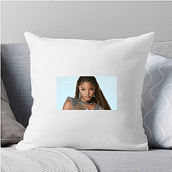 Style Icon Halle Bailey Pillows Cover