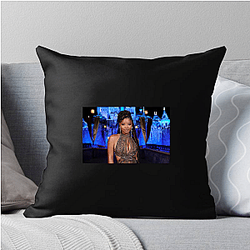 Hollywood Starlet Halle Bailey Pillows Cover