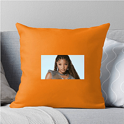 Style Icon Halle Bailey Pillows Cover