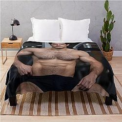 Henry Cavill In the gym Throw Blanket.