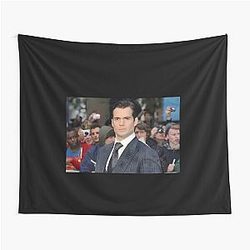 Henry Cavill Red Carpet Portrait Elegant Confidence and Classic Charm Art Tapestry