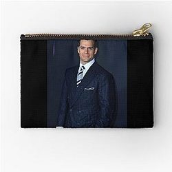 Henry Cavill – Elegant Cinematic Portrait in Classic Suit Bag