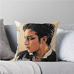 Hudson Williams from Heated Rivalry puts Gala close-up (Fan Art) Throw Pillow