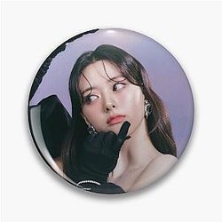 ITZY YUNA Checkmate Pin