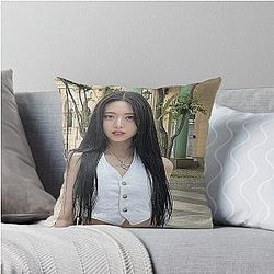 Itzy Yuna Throw Pillow