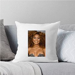 Red Carpet Queen Jaz Sinclair Pillows Cover