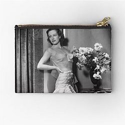 Joan Crawford looking fabulous in a ruffle zipper pouch