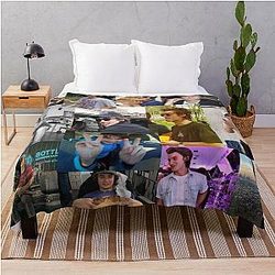 Joe Keery Pic Throw Blanket