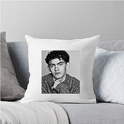 Versatile Actor Joe Locke Pillows Cover
