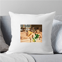 Red Carpet Queen Katee Sackhoff Pillows Cover